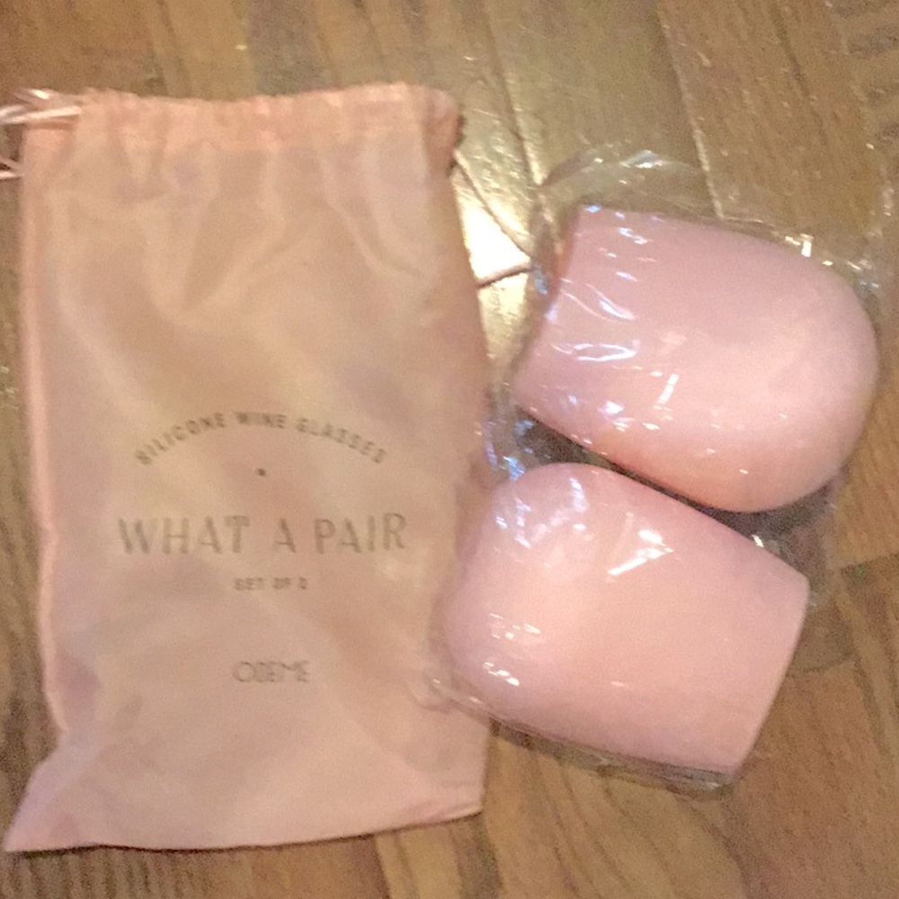 Set of 2 New in pkg Odeme silicone baby pink wine glasses